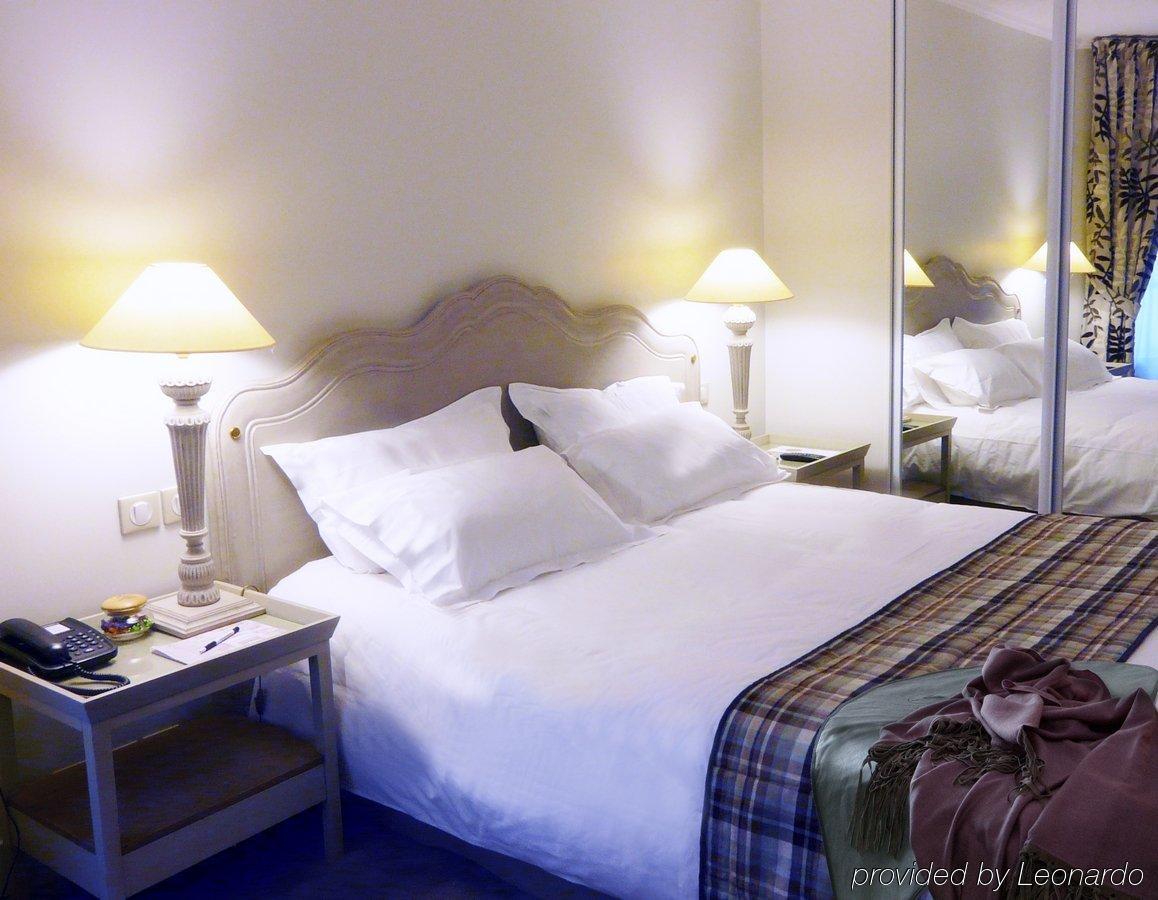Royal Hotel Paris Champs Elysees Quarto foto
