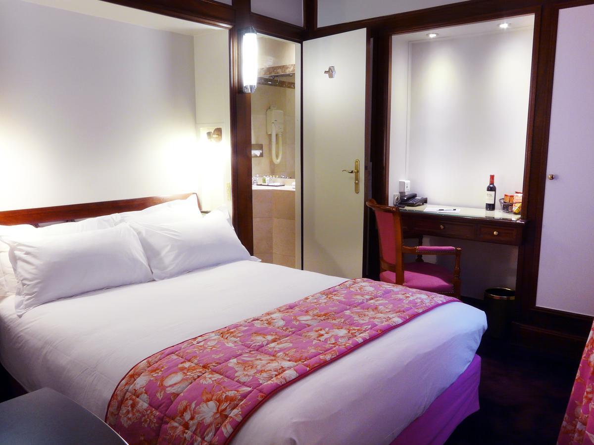 Royal Hotel Paris Champs Elysees Quarto foto