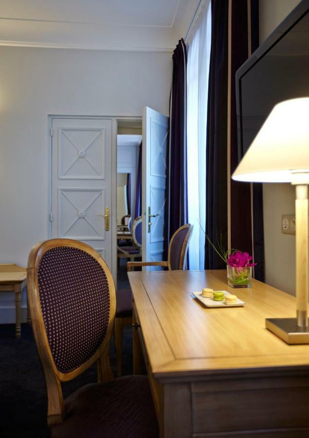 Royal Hotel Paris Champs Elysees Exterior foto
