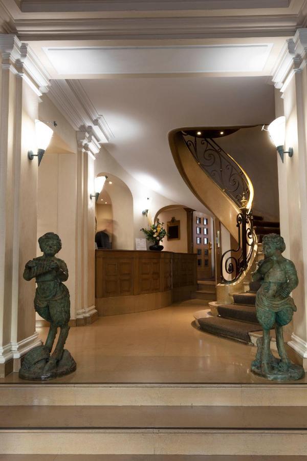 Royal Hotel Paris Champs Elysees Exterior foto